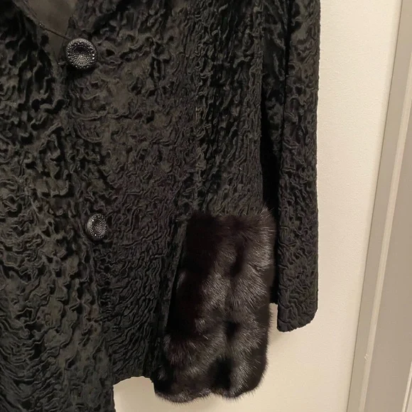 Vintage Black Brocade with Mink trim. Medium - Picture 3 of 8